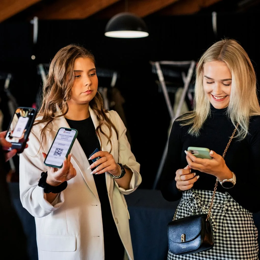 Eventilla lipunmyyntijärjestelmä tarjoaa qr-koodilliset tapahtumaliput, jotka voidaan lukea tapahtumassa älypuhelimella.
